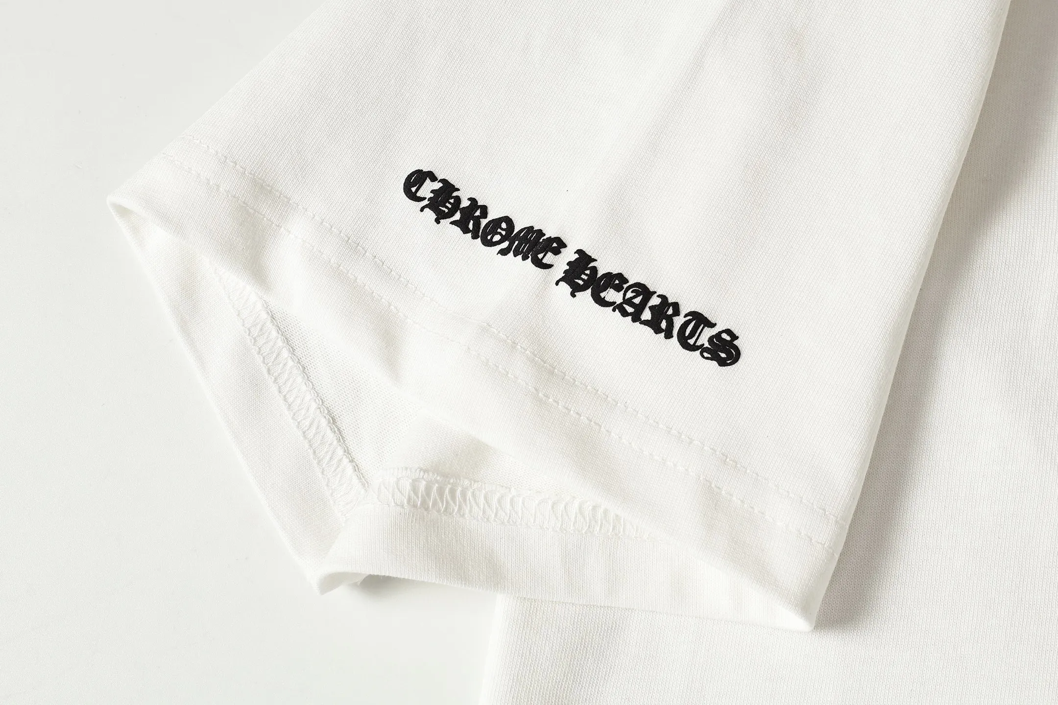 P150 Cross-border model, please do not place an order if you are pursuing quality -Chrome Hearts/Chrome Heart Cross Sanskrit foam printed short-sleeved T-shirt -High weight, high density and high quality. The wool is soft, delicate and skin-friendly. It feels soft and silky. It has excellent warmth and skin-friendly properties.